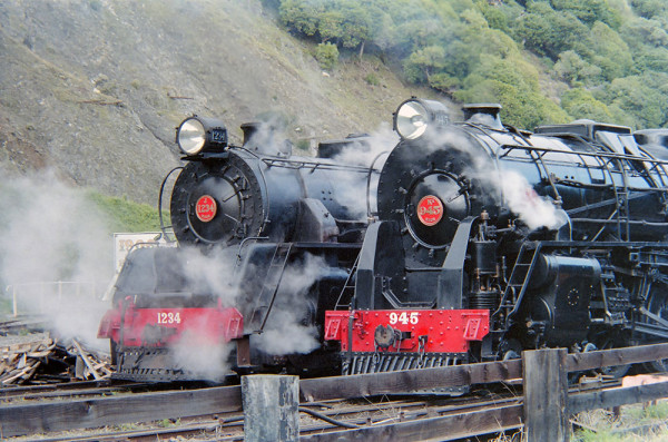985 Paekakariki steam locos J1234 Ka945