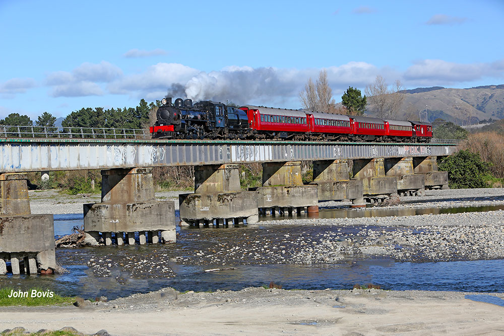 loco Ab608 crossing Otaki bridge