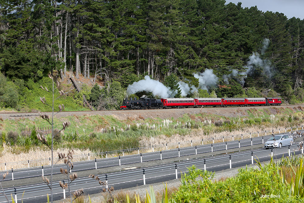 Steam loco Ab608 with High Tea Train